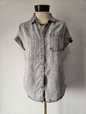 Lola River Tencel Washed Grey Button-Up Denim Short Sleeve Shirt. Size XS
